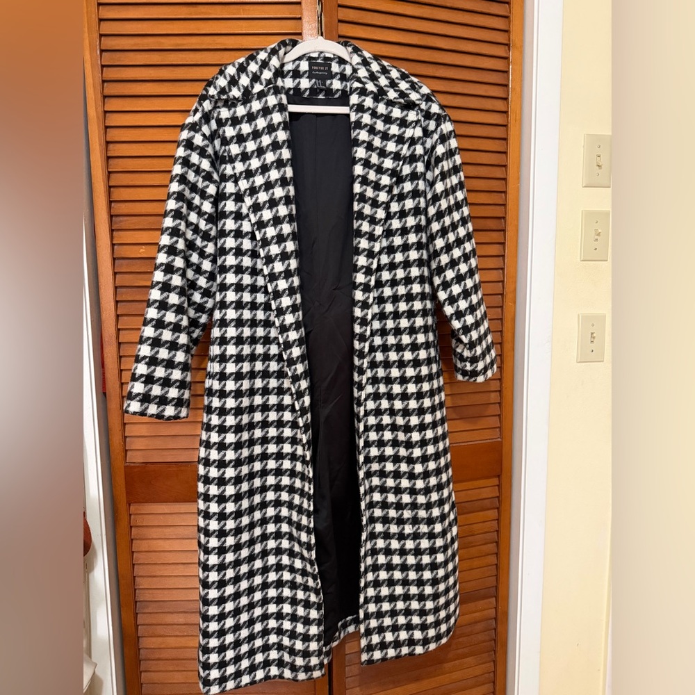 Forever 21 Black and White Houndstooth long coat Size M. Great condition.